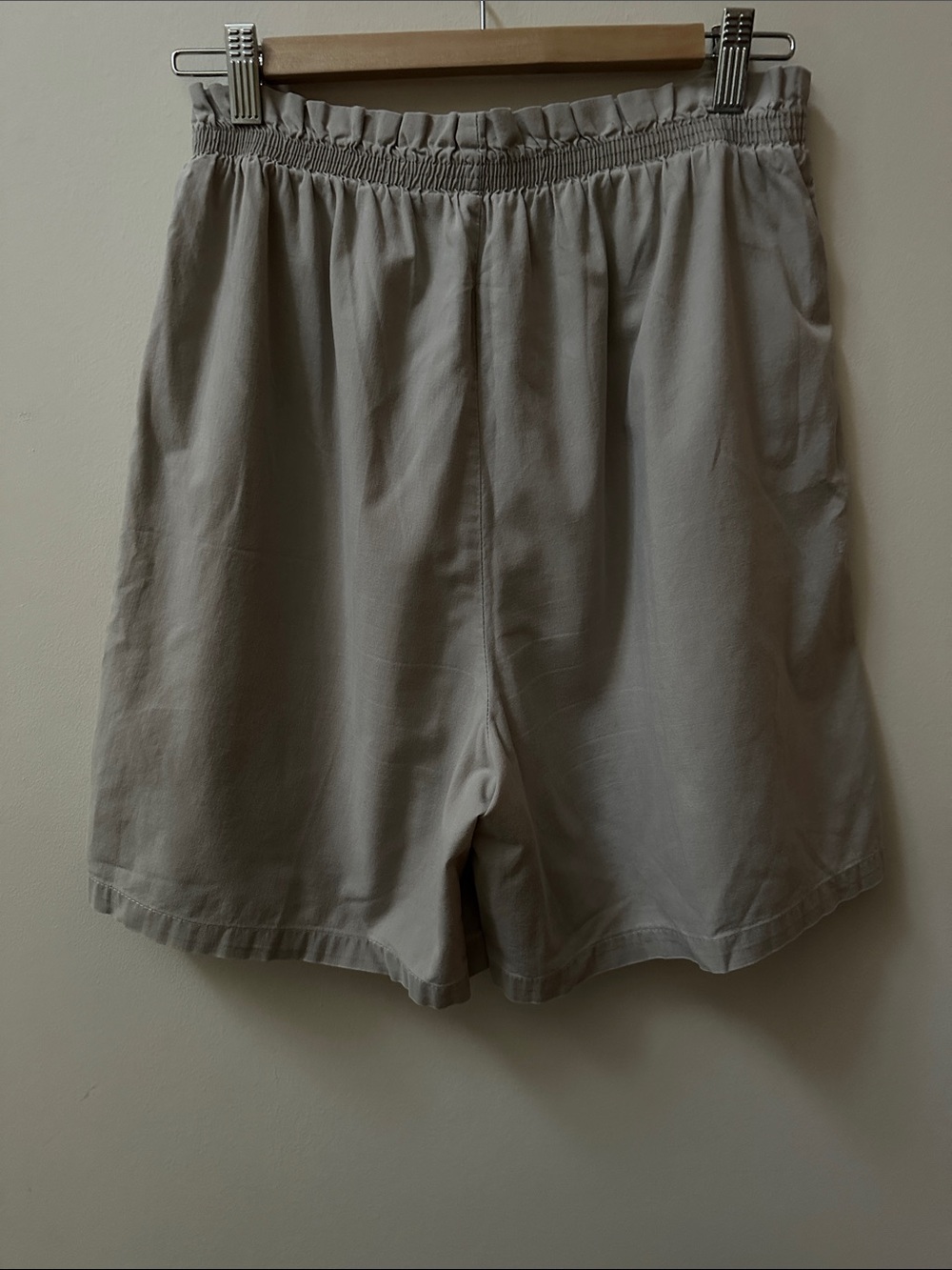 Vintage Tradition Casual Elastic Waist Shorts with Front Pockets - Light Gray - Picture 4 of 4